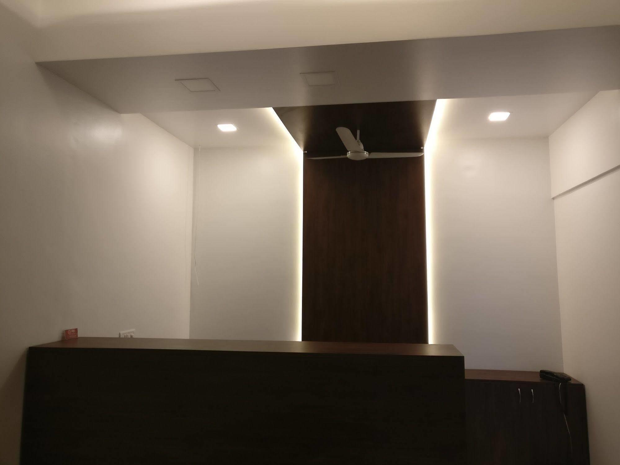 Oyo 1065 Hotel Hmr Royal Inn Pune Exterior photo